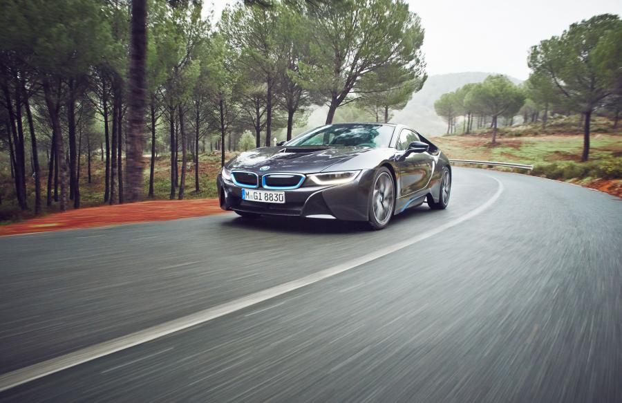  BMW i8 2014 года  (фото 39 из 180)